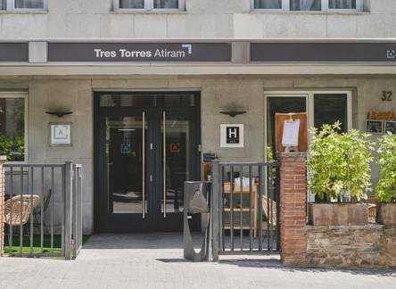Отель Tres Torres Atiram Hotels