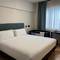 Отель Tres Torres Atiram Hotels