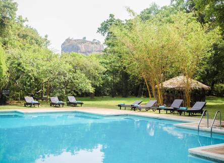 Отель Sigiriya Village