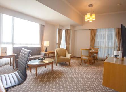 Отель Linden Suites
