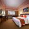Отель Berjaya Makati Hotel