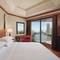Отель Royal Orchid Sheraton Hotel & Towers