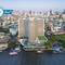 Отель Royal Orchid Sheraton Hotel & Towers