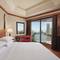 Отель Royal Orchid Sheraton Hotel & Towers