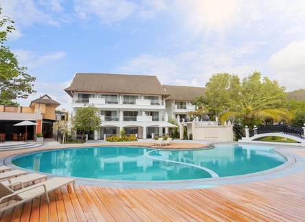 Отель Pinnacle Grand Jomtien Resort