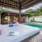 Отель Yalong Bay Villas & Spa Resort
