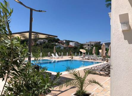Отель Holiday Apartments