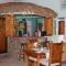Отель Islanders Guest House