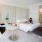 Отель Premier and Suites