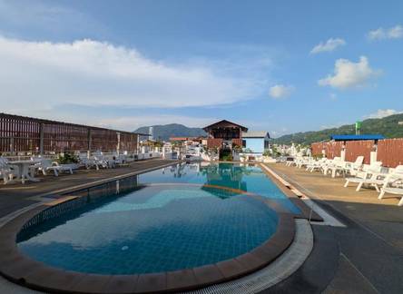 Отель Issara Patong Beach Hote