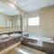 Отель Suha Hotel Apartments JBR