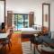 Отель Woodlands Suites Serviced Resideces