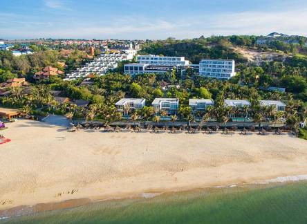 Отель The Cliff Resort & Residences