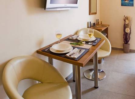 Отель Exclusive Centre Apartments & Rooms 