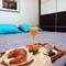Отель Exclusive Centre Apartments & Rooms 