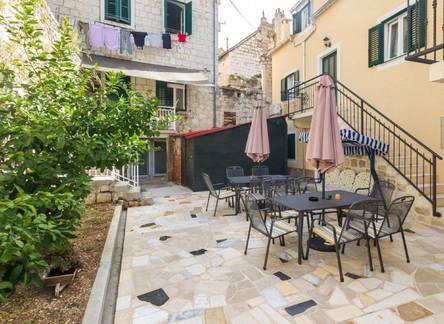 Отель Peruzovic Rooms & Apartments 