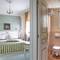 Отель Queen's Astoria Design Hotel