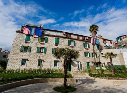 Отель Nirvana Rooms & Apartments 