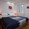 Отель Stylish Theatre Apartments 