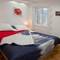 Отель Stylish Theatre Apartments 