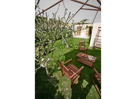 Отель City Garden Apartments 
