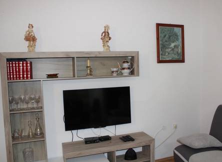 Отель Apartments Ivan & Ana 