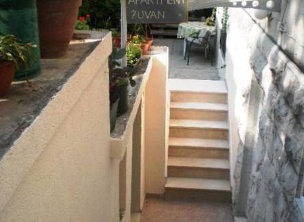 Отель Apartments don Zuvan 