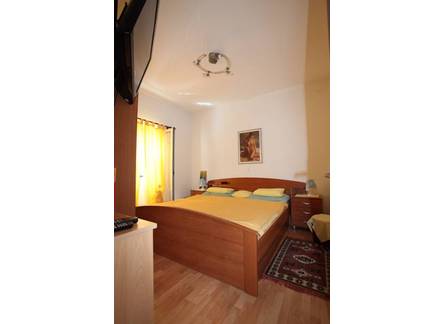 Отель Apartments Divkovic 