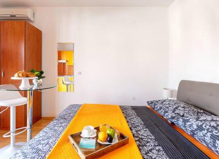 Отель Apartments Dobrila 