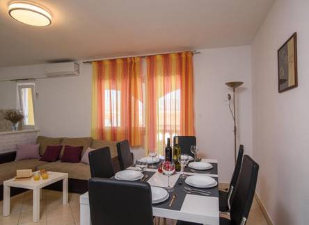 Отель Apartments Karmen 