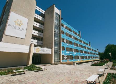 Отель Family Resort Yevpatoriya by Happy Seasons Hotels Group