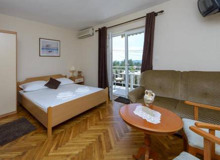 Отель Apartments Botica 