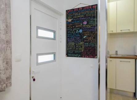 Отель Derek Apartments 