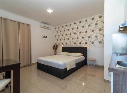 Отель Apartmani Orlic 