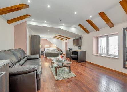 Отель Palace Suites Heritage Hotel