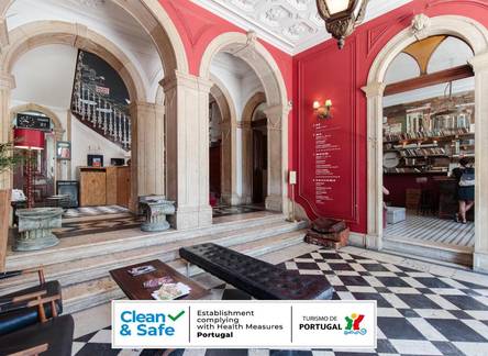 Отель The Independente Hostel & Suites