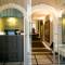 Отель Trevi Palace Luxury Apartments