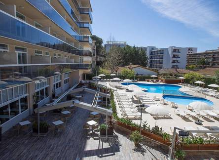 Отель Aparthotel Cye Holiday Centre 