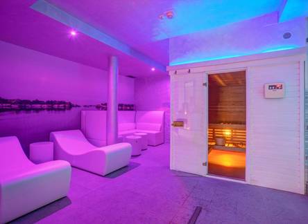 Отель Ferretti Beach