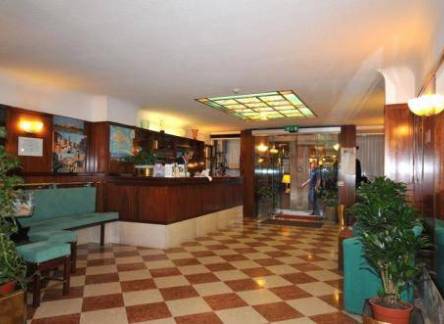 Отель Hotel Diana