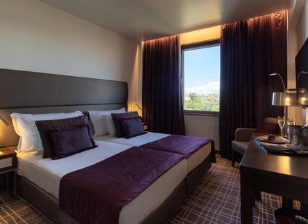 Отель Neya Lisboa Hotel