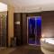 Отель Manzoni Hotel