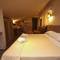 Отель John & Eve Hotel 