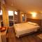 Отель John & Eve Hotel 