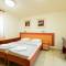 Отель Arad Youth Hostel& Guest House 