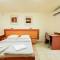 Отель Arad Youth Hostel& Guest House 