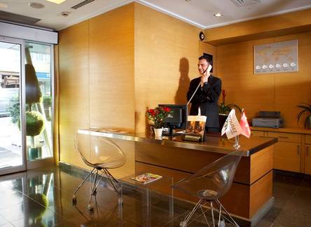 Отель Housez Suites & Apartments