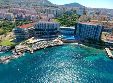 Отель Charisma De Luxe Hotel