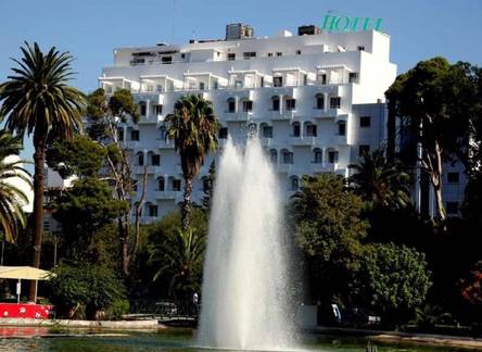 Отель Ambassadeurs Hotel