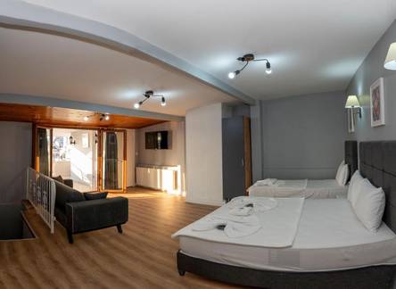 Отель Butterfly Suites